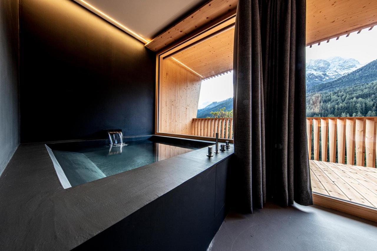 Hotel Arnica Scuol - Adults Only Buitenkant foto