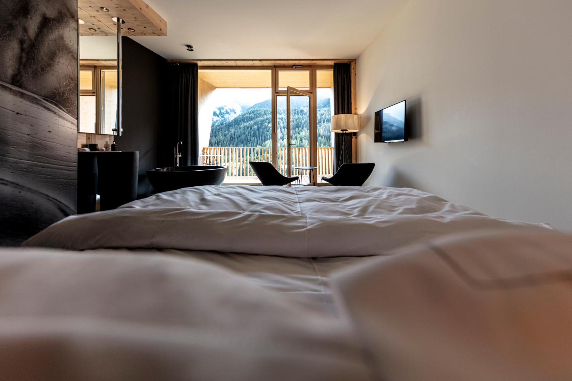 Hotel Arnica Scuol - Adults Only Buitenkant foto